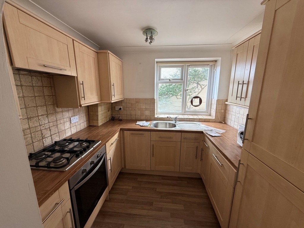 Lot: 157 - FLAT FOR IMPROVEMENT - Kitchen